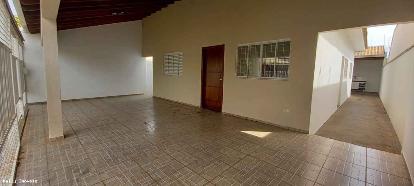 Casa para alugar com 2 quartos, 200m² - Foto 4