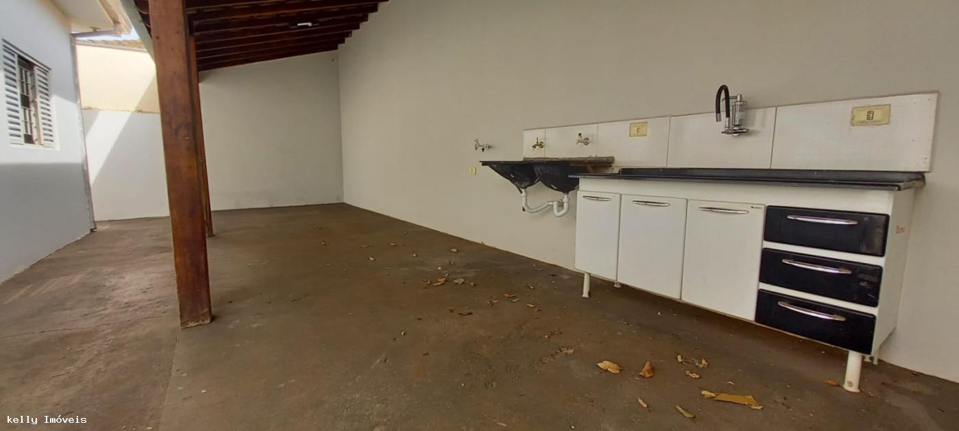 Casa para alugar com 2 quartos, 200m² - Foto 15