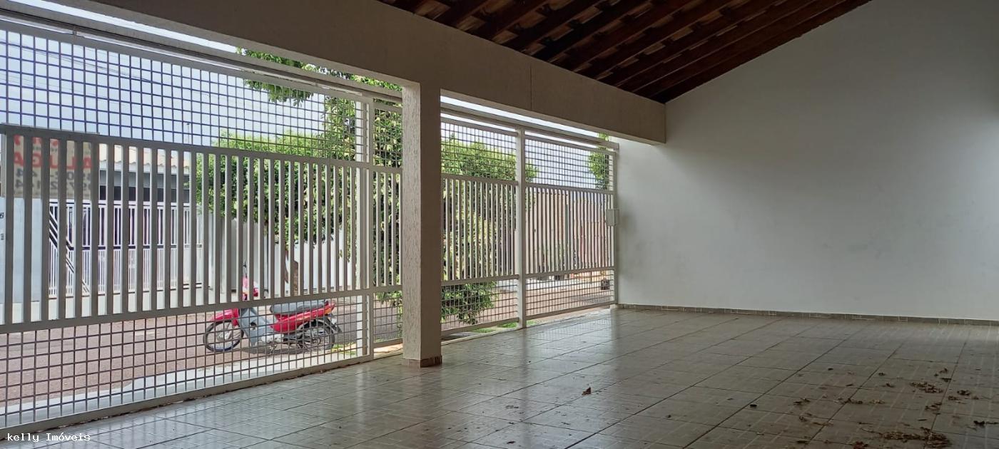 Casa para alugar com 2 quartos, 200m² - Foto 2