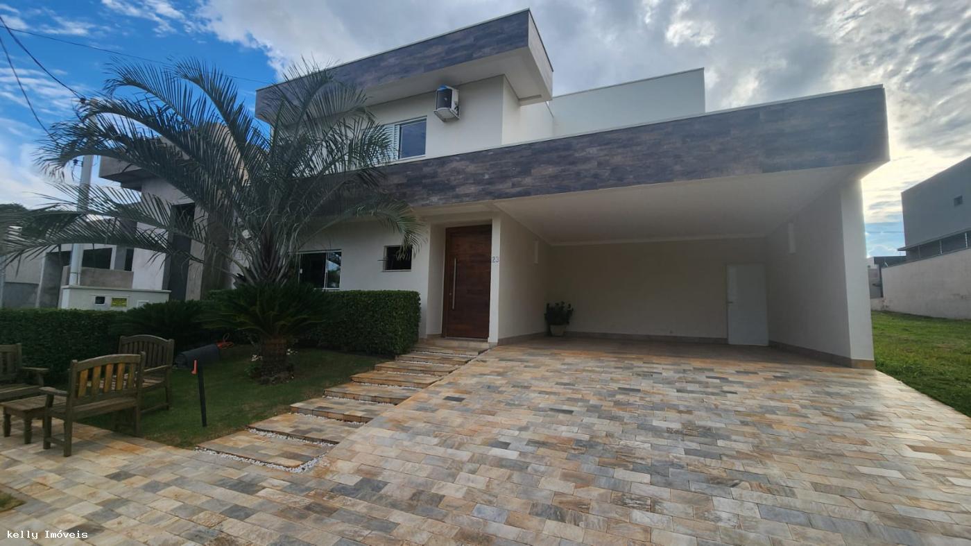 Casa de Condomínio à venda com 3 quartos, 260m² - Foto 1