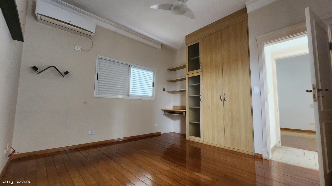 Casa de Condomínio para alugar com 5 quartos, 500m² - Foto 4