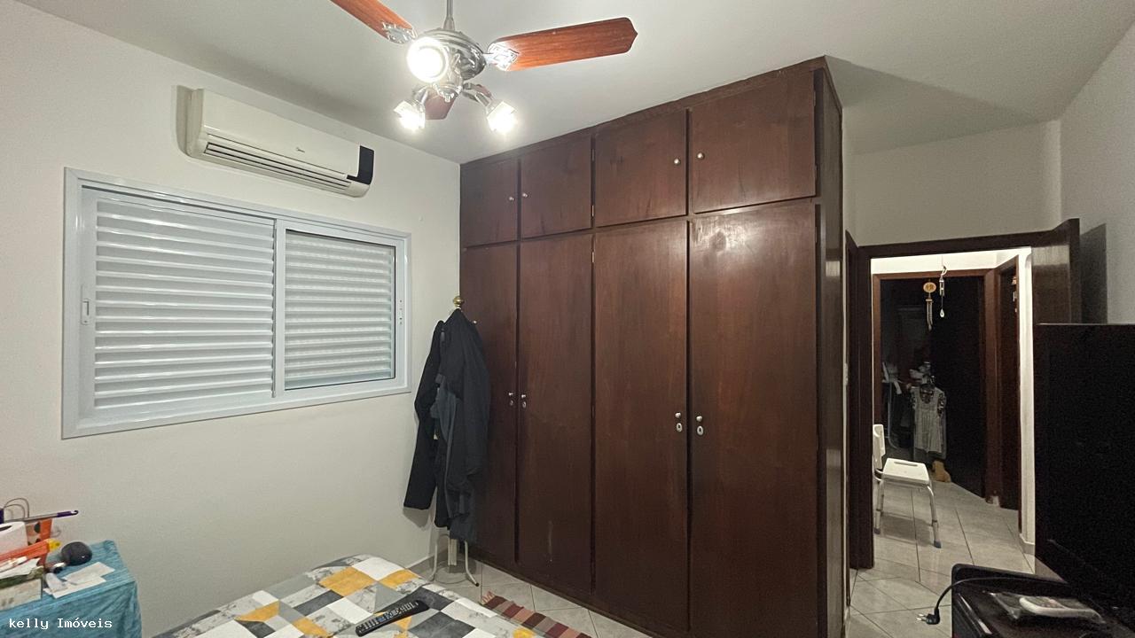 Casa à venda com 3 quartos, 242m² - Foto 2